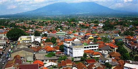 Kota_Bogor__Gunung_Salak.jpg