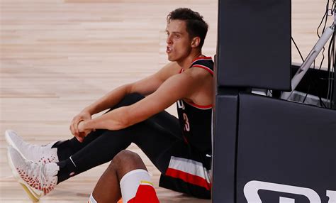 Report: Zach Collins Re-Fractures Troublesome Left Foot - Portland ...