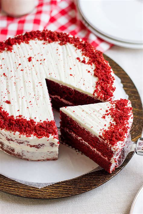 Red Velvet Cake with Cream Cheese Frosting - Munaty Cooking