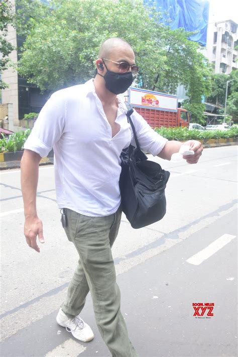 Arunoday Singh Spotted At Bandra - Gallery - Social News XYZ