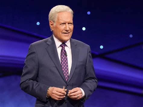 Alex Trebek’s First Pancreatic Cancer Symptom Was Visible to Others | SELF