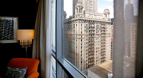 Hotel Review: The Wit in Chicago - The New York Times