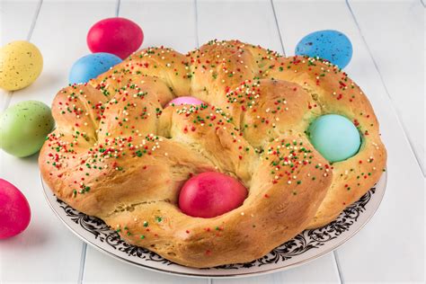 Italian Easter Bread With Dyed Eggs Recipe | Old Farmer's Almanac