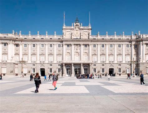 PRIVATE WALKS AND ROYAL PALACE OF MADRID TOUR