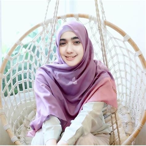 Revi Mariska - Biodata, Profil, Fakta, Umur, Agama, Suami, Karier