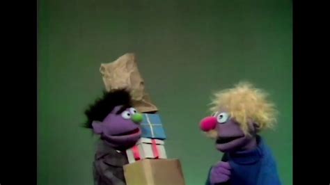 Sesame Street - Harvey Kneeslapper - Ya need HELP? - YouTube