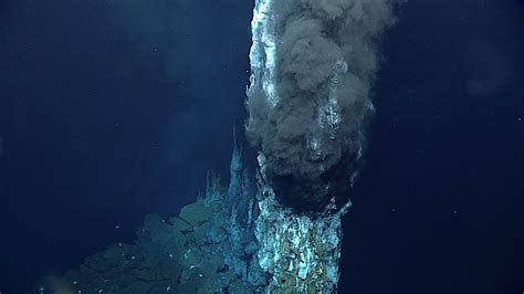 Mariana Trench and Challenger Deep: 6 facts about the oceanic chasm | CNN