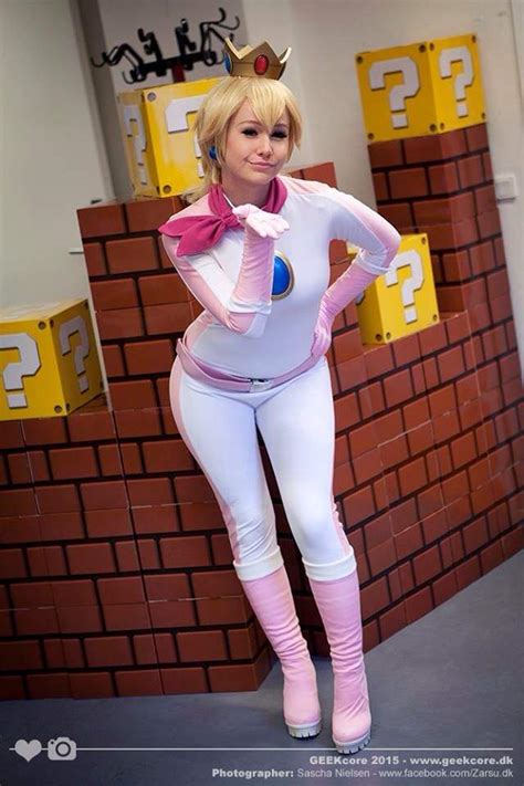 Peach - Mario kart | Cosplay Amino