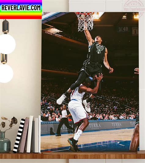 Giannis Antetokounmpo Completely Dunked Over Tim Hardaway JR Home Decor Poster Canvas - REVER LAVIE