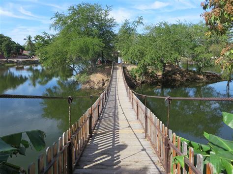 Laguna Zacatecas | A suspension bridge leads to a small isla… | Flickr