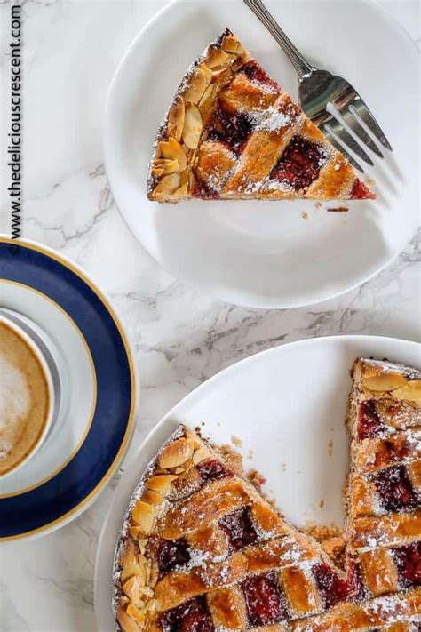 Linzer Torte Recipe - The Delicious Crescent