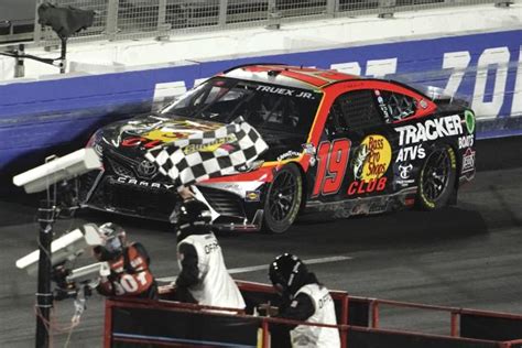 NASCAR: Martin Truex Jr. wins caution-filled Clash at the Coliseum