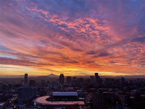 sunrise over Portland this morning : r/Portland