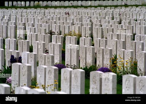 CWGC ETAPLES FRANCE COMMONWEALTH WAR GRAVES COMMISSION WAR WW1 WW2 WORLD WAR 1 ONE TWO DEATH ...