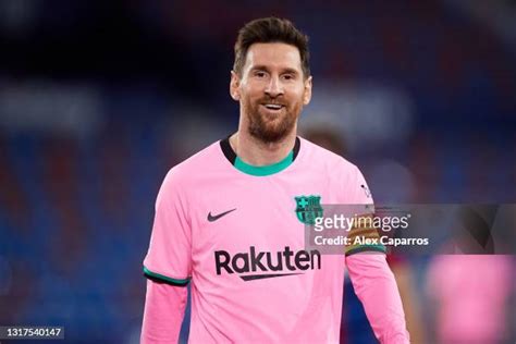 Messi Smiles Photos and Premium High Res Pictures - Getty Images