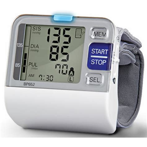 The Superior Wrist Blood Pressure Monitor - Hammacher Schlemmer 81575 ...