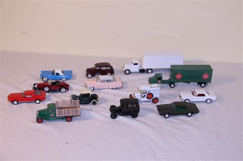 Lot - Lot of Ertl toy cars and trucks