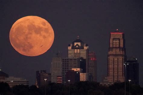 Is It A Full Moon Tonight? What Time The November 2022 'blood Moon' Peaks And The Lunar Eclipse ...