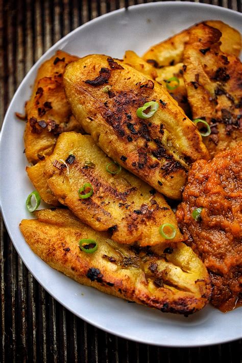 Crispy Pan fried plantains with pepper sauce - Afrovitalityeats