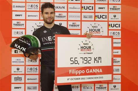 FILIPPO GANNA BREAKS HOUR RECORD - Road Bike Action