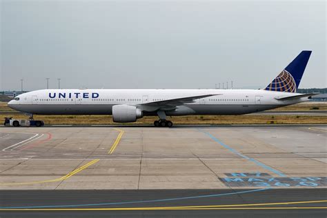 United Airlines Fleet Boeing 777-300ER Details and Pictures