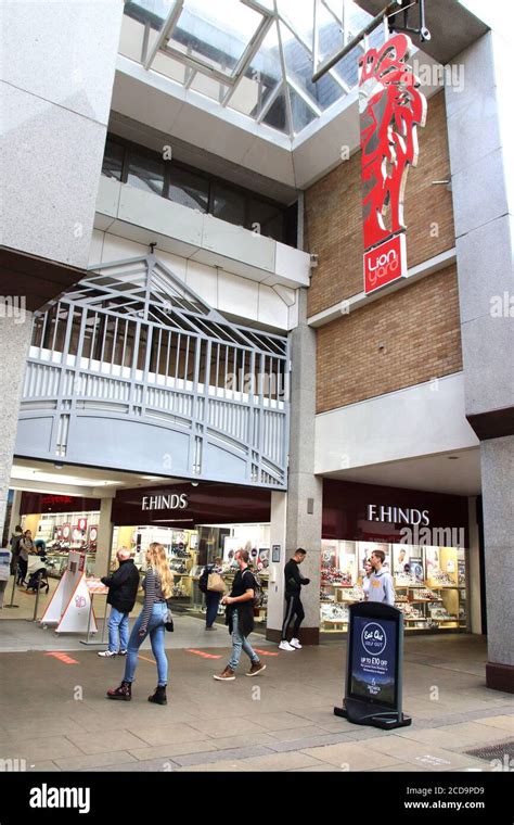 Lion yard shopping centre cambridge hi-res stock photography and images ...