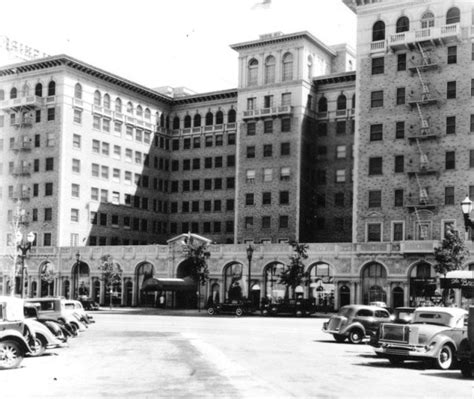 Beverly Wilshire Hotel, Wilshire Boulevard, as seen from Rodeo Drive ...