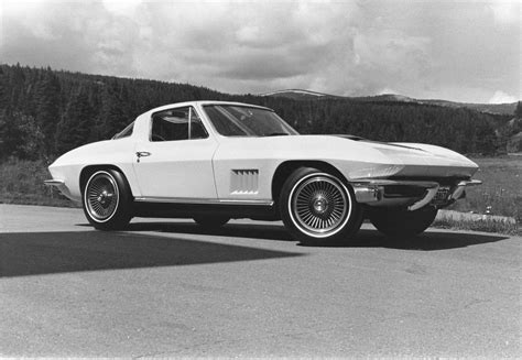 Chevrolet Corvette Stingray specs, 0-60, quarter mile - FastestLaps.com