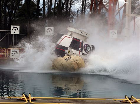 Watch The Splashdown Test Of Boeing's Astronaut Capsule | Popular Science