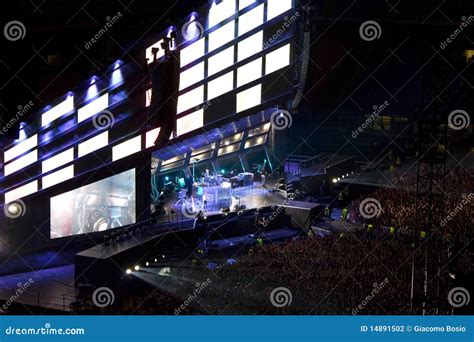 Muse - the Resistance Tour editorial photography. Image of success ...