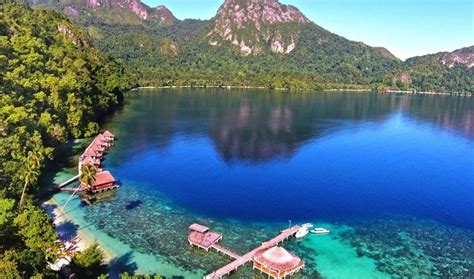 Keindahan Pantai Ora, Maluku Tengah - Java Wisata