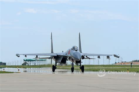 J-11 fighter jet in flight training - Focus - 中国军网（英文版）