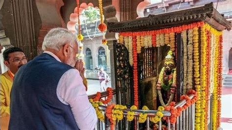 Modi offers prayers at Nashik’s Shree Kalaram Temple | Latest News India - Hindustan Times