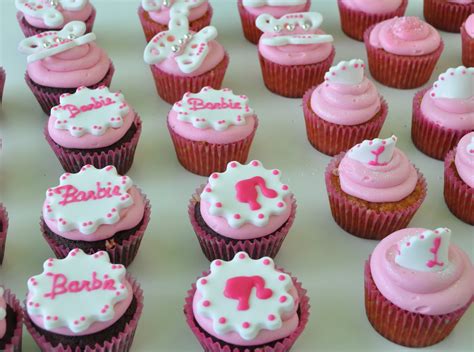 LiVe_LaUgH_LoVe ***: CUPCAKES DE BARBIE CON MUCHOS TRUCOS