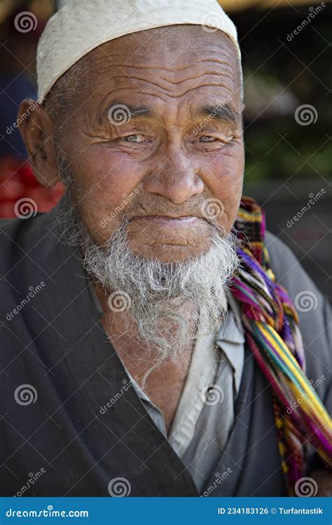 Uzbek Man in Samarkand, Uzbekistan Editorial Photo - Image of culture ...