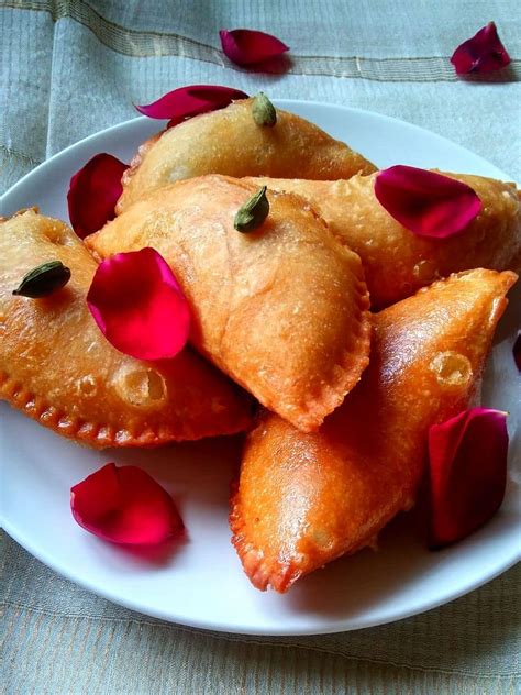 Mawa Gujiya (Gujiya Recipe)| Coconut Mawa Gujiya - Spoons Of Flavor