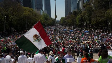 'We want bridges not walls': Thousands in Mexico protest Trump, their own president | CBC News