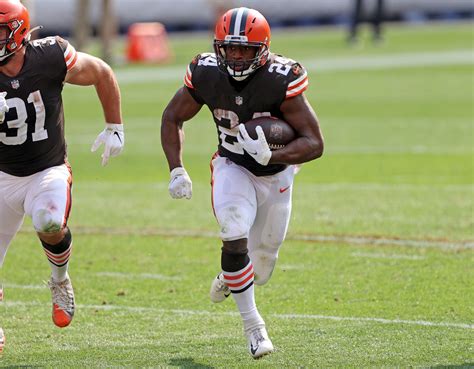 Nick Chubb: Why The Cleveland Browns Need To Run Their Offense Thru Him.