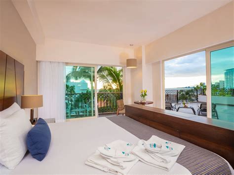 Rooms & Suites | Crown Paradise Golden Puerto Vallarta