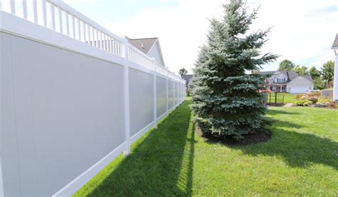 Popular House and Fence Color Combinations | Find Your Match!