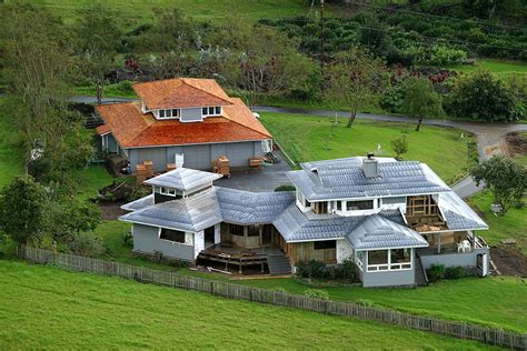 Look inside Oprah Winfrey's Cozy Mansion in Hawaii That Is Situated on 163 Acres of Land