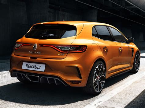 Renault Megane RS (2024) характеристики и цена, фотографии и обзор