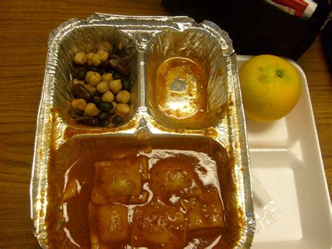 US Kids Photos Of Their Disgusting School Lunch - REALITYPOD