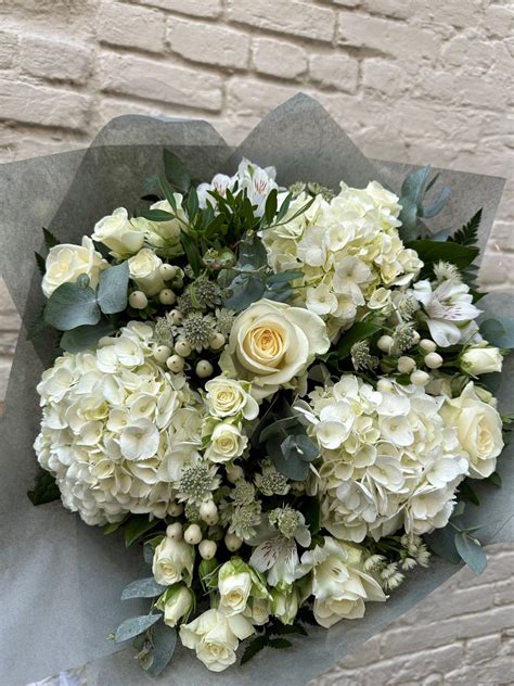 Elegant White Bouquet - Flower Box