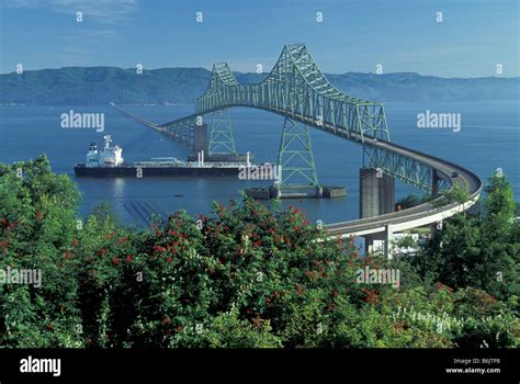 USA, Oregon Astoria, Astoria Bridge. Freighter passing under Astoria Bridge, Washington State in ...