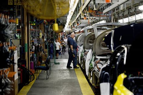 GM to Idle Detroit Car Factory Amid Slow Demand - WSJ