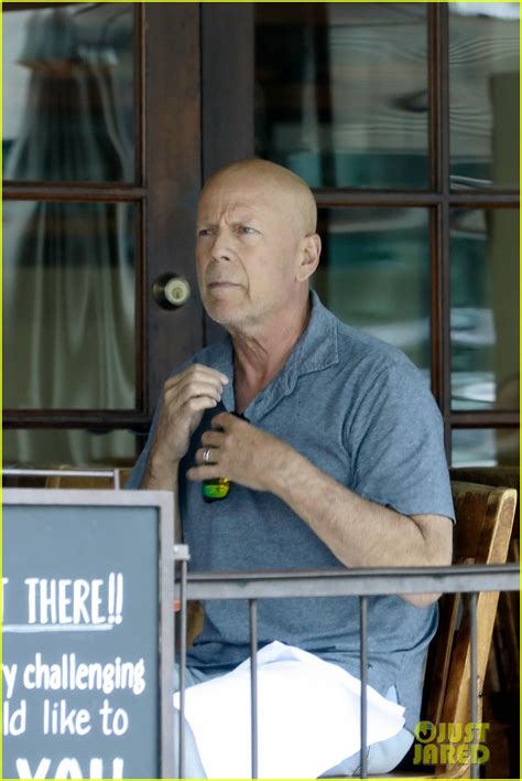 Bruce Willis Enjoys Rare Lunch Outing Since Retiring Due to Aphasia Diagnosis: Photo 4758724 ...