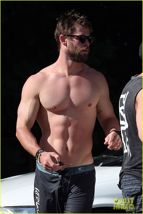 Chris Hemsworth Looks Super Hot Surfing in Australia: Photo 3642109 ...