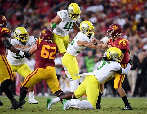 USC vs. Oregon final score, recap: Ducks blowout mistake-prone Trojans