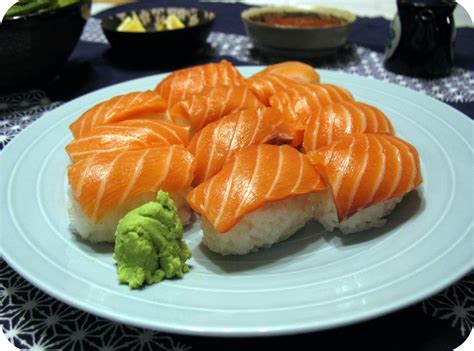 beFOODled: Salmon sushi